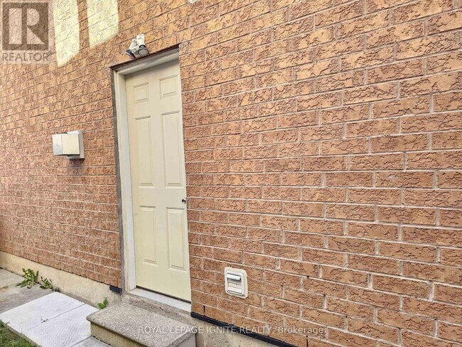 41 Gordon Weeden Rd in Markham, ON - Building Photo - Building Photo