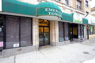 Emerald Tower in Chicago, IL - Building Photo - Building Photo