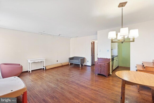 328 Queen St in Philadelphia, PA - Building Photo - Building Photo