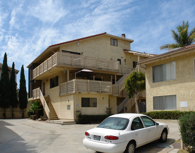 16801 Moody Cir in Huntington Beach, CA - Foto de edificio - Building Photo