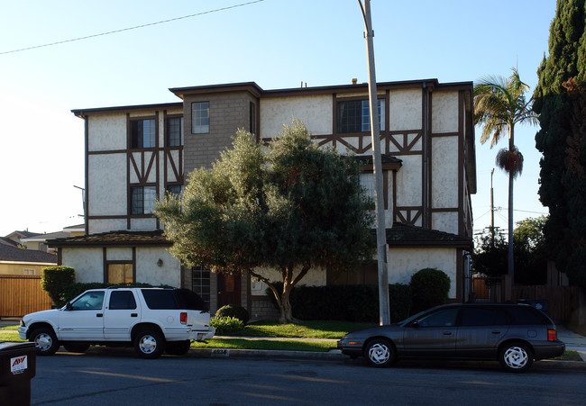 4934 W 119th St in Hawthorne, CA - Building Photo - Building Photo