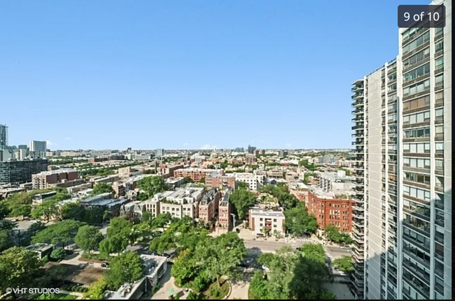 1455 N Sandburg Ter, Unit 2107 in Chicago, IL - Foto de edificio - Building Photo