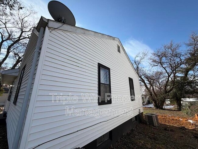 6811 Brower Ct in Berkeley, MO - Building Photo - Building Photo