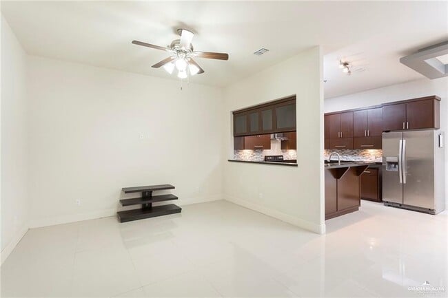10 10th St in McAllen, TX - Building Photo - Building Photo