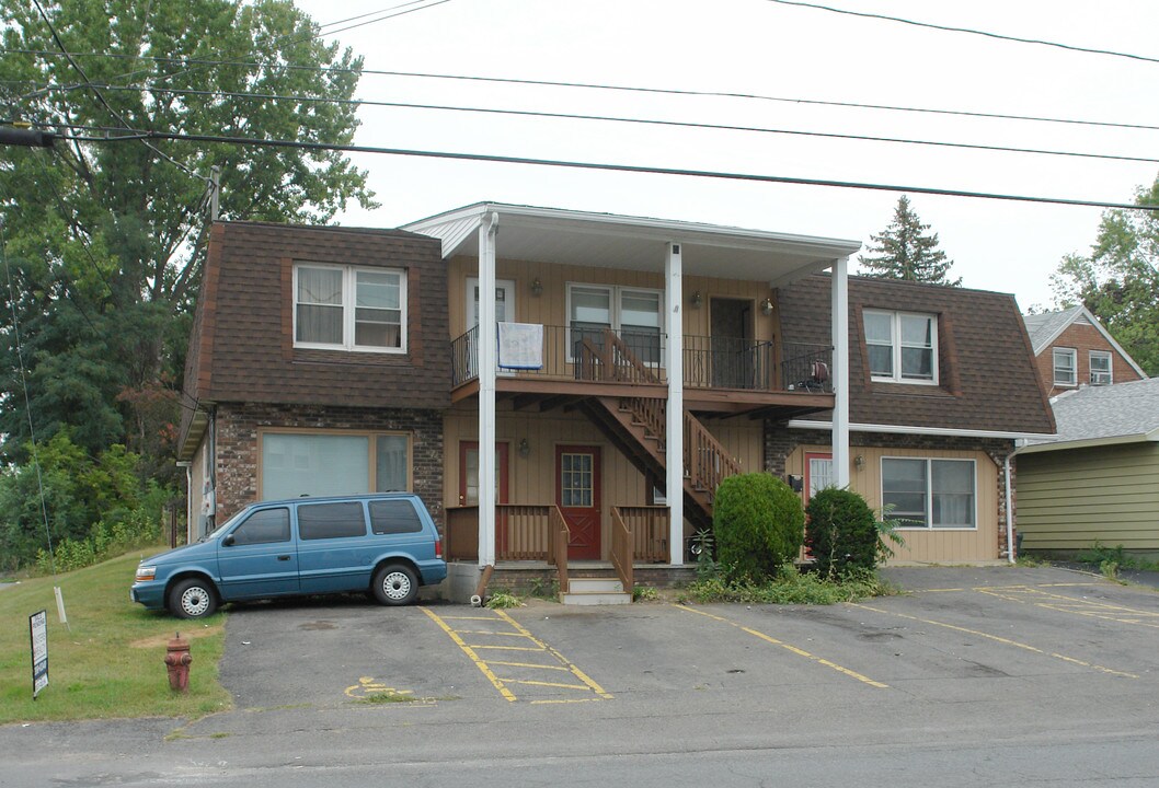 2451 Albany Rd in Schenectady, NY - Foto de edificio