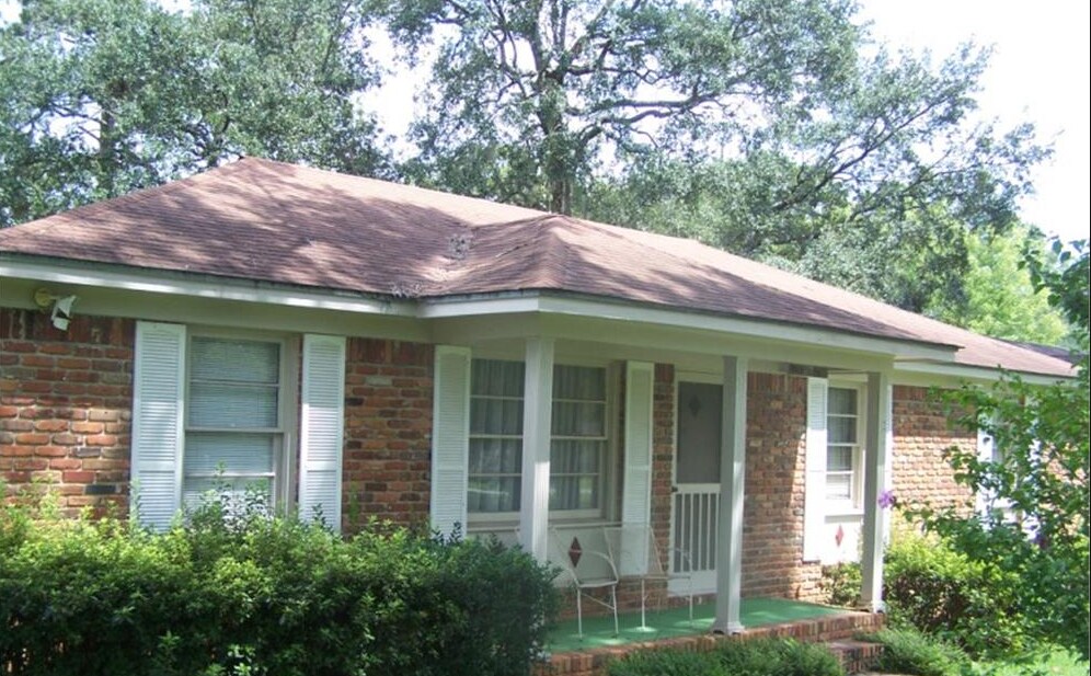 1603 Whispering Pines Rd in Albany, GA - Building Photo