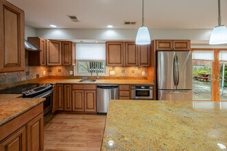 5806 Flanders St in Springfield, VA - Building Photo - Building Photo