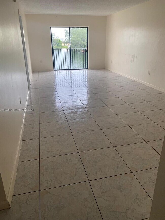 9911 W Okeechobee Rd in Hialeah, FL - Building Photo - Building Photo