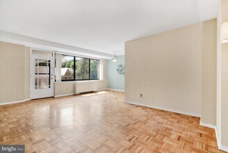 4740 Connecticut Ave NW in Washington, DC - Building Photo - Building Photo