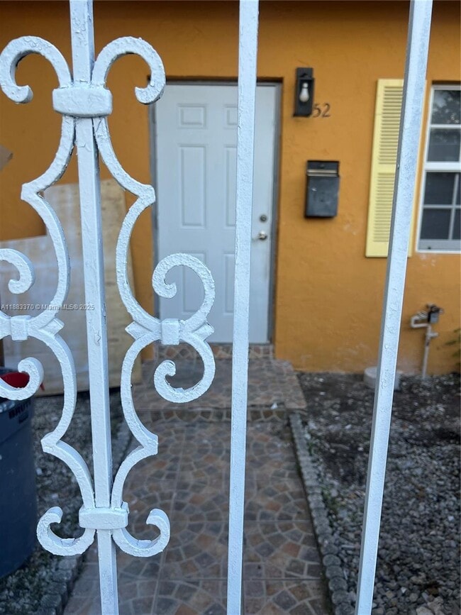 2652 NW 60th Way in Sunrise, FL - Building Photo - Building Photo