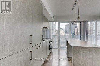 88-2088 Harbour St in Toronto, ON - Building Photo - Building Photo