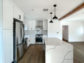 3795 Rosewood Ave in Los Angeles, CA - Building Photo