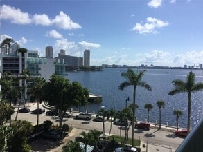 1408 Brickell Bay Dr in Miami, FL - Building Photo - Building Photo