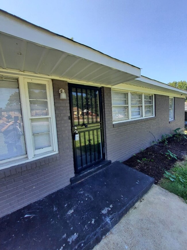 property at 1 E Dunbar Rd