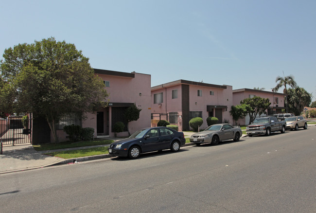 4242-4248 Carlin Ave in Lynwood, CA - Foto de edificio - Building Photo