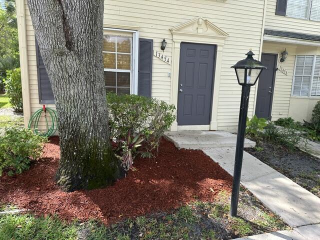 13454 Old Englishtown Rd in Wellington, FL - Building Photo - Building Photo