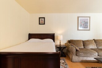 2721 W 82nd Pl, Unit Guesthouse in Inglewood, CA - Building Photo - Building Photo