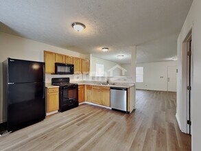 7504 Hemrich Dr in Canal Winchester, OH - Building Photo - Building Photo