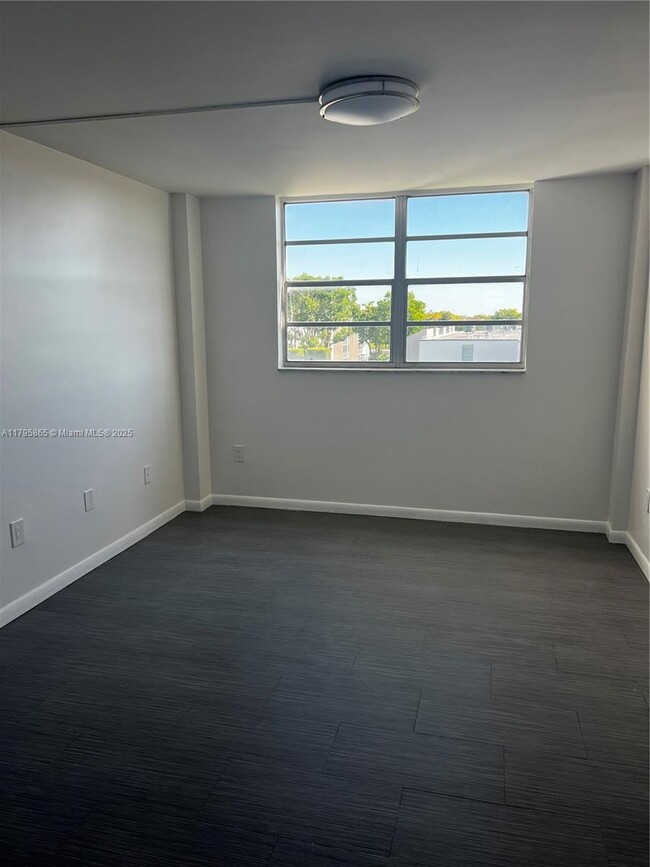 14170 SW 84th St in Miami, FL - Building Photo - Building Photo