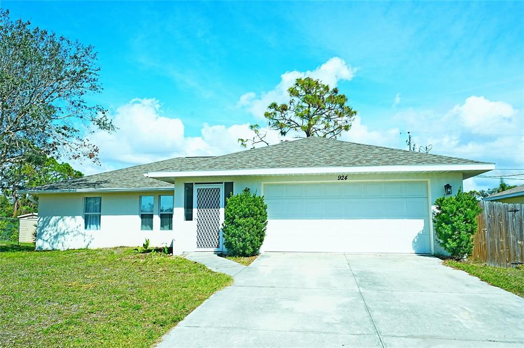 924 Euclid Rd in Venice, FL - Building Photo