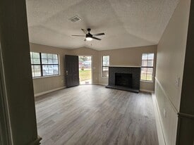 100 North St in Long Beach, MS - Building Photo