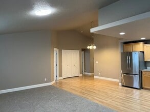 226 Helton Way SE in Salem, OR - Building Photo - Building Photo