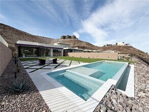 702 Blackrock Rim Dr in Henderson, NV - Building Photo - Building Photo