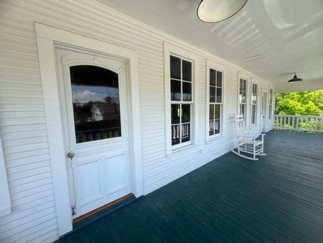 property at 618 Bayridge Rd