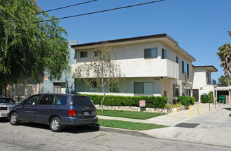 7522 Canby Ave in Reseda, CA - Building Photo - Building Photo