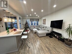 2 Ironwood Rd in Toronto, ON - Building Photo - Building Photo