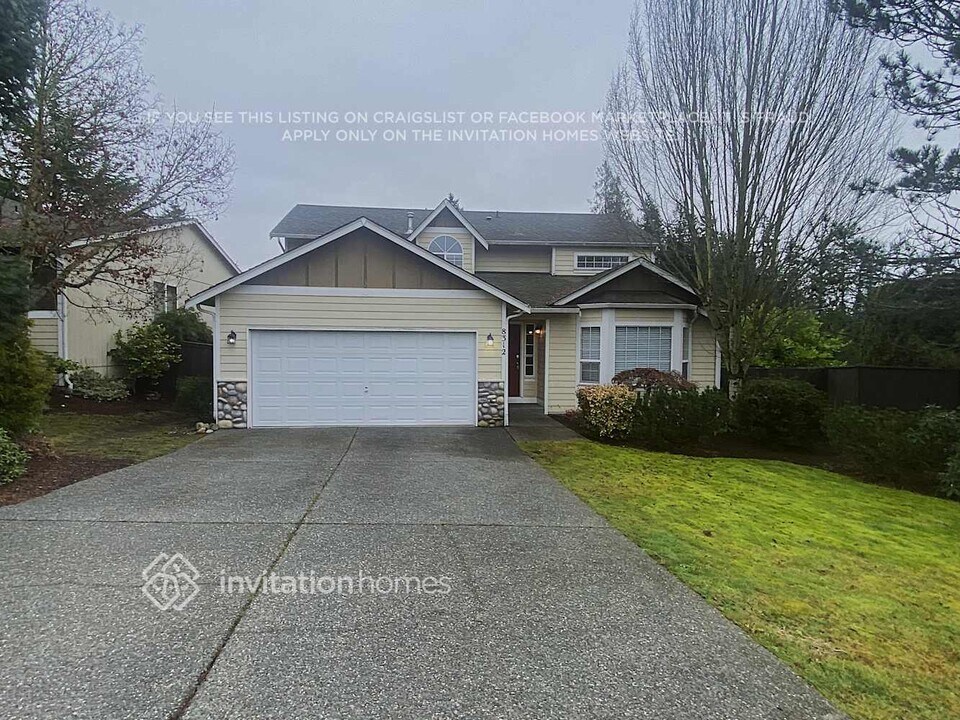 8312 212th Ave E in Bonney Lake, WA - Foto de edificio