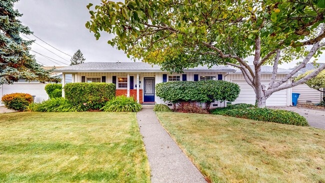 property at 3033 Montgomery Dr