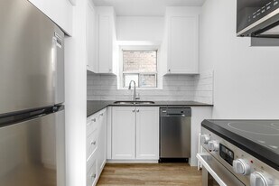1650 Bathurst in Toronto, ON - Building Photo