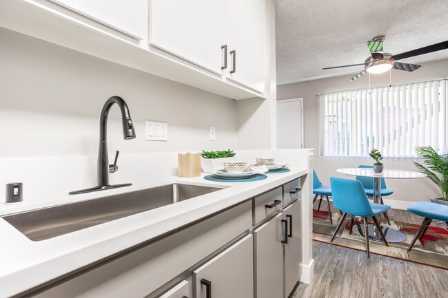 Parc Medallion Apartments in Union City, CA - Building Photo - Interior Photo