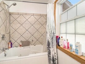 701 W 6th St in Monroe, MI - Building Photo