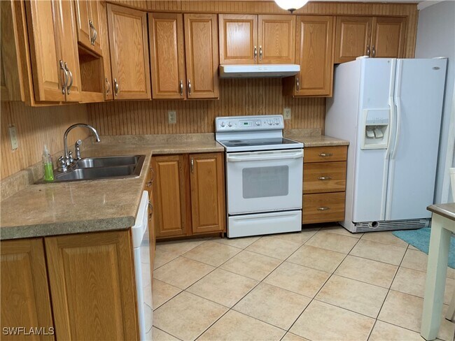 251 Pine Key Ln in Naples, FL - Building Photo - Building Photo