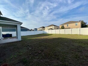 18403 Fish Loop in Land O Lakes, FL - Foto de edificio - Building Photo