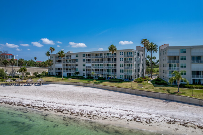 Bahia Vista in St. Petersburg, FL - Building Photo - Building Photo