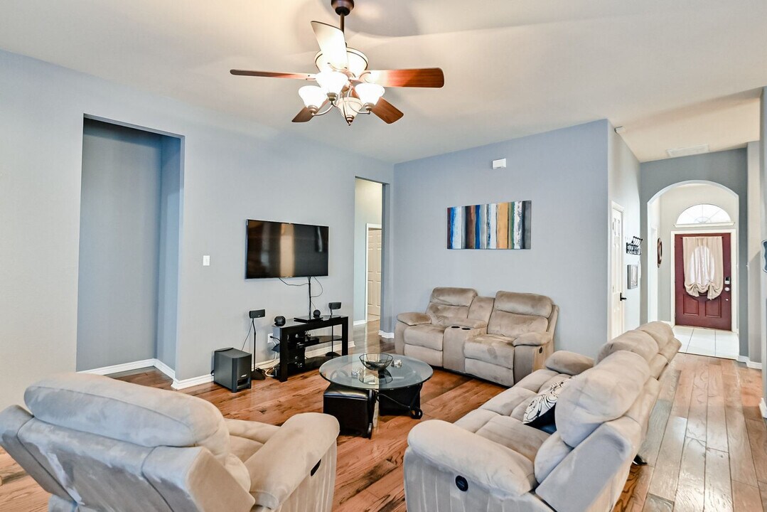 1705 Fairfax Dr in Mansfield, TX - Foto de edificio