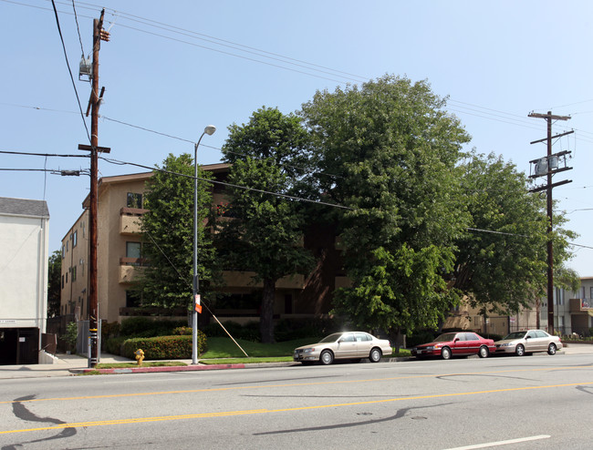 14947 Burbank Blvd in Van Nuys, CA - Building Photo - Building Photo