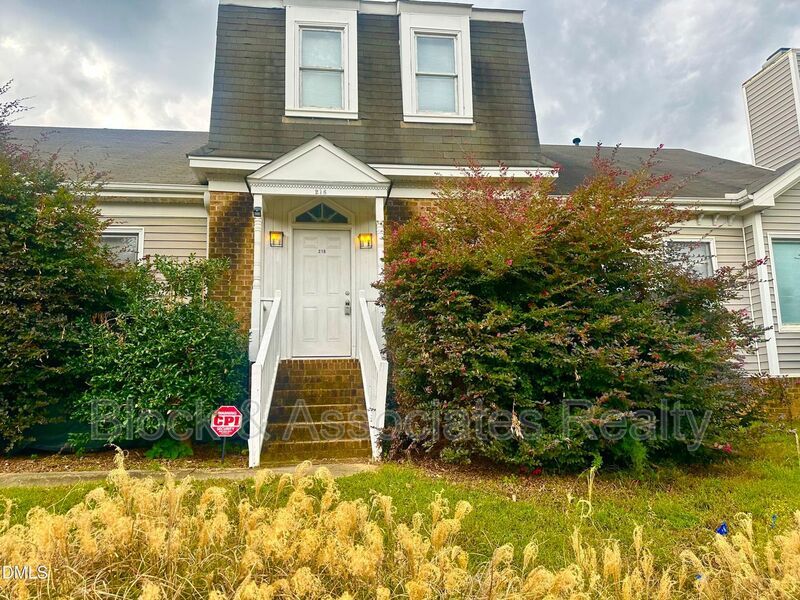 216 S Walker St in Cary, NC - Building Photo