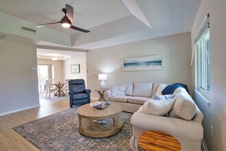 556 Baffin Dr in Venice, FL - Building Photo - Building Photo
