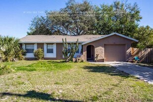 990 Vincent Dr in Mount Dora, FL - Building Photo