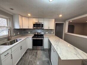 27 Evans Rd in Stoneham, MA - Building Photo - Building Photo