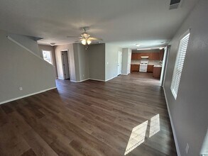 211 Sol Ct S in Visalia, CA - Building Photo - Building Photo