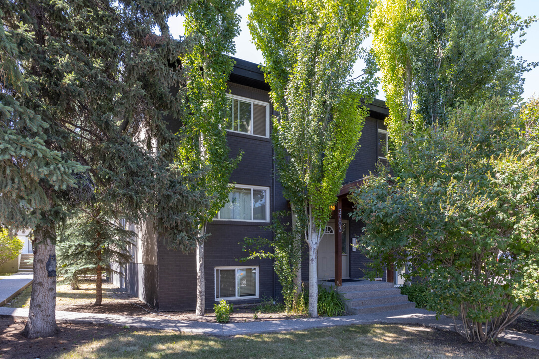 3703 15A St SW in Calgary, AB - Building Photo