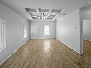 8 Carlisle Ave in Edinburg, TX - Building Photo - Building Photo