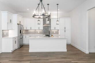 802 Gray Oak Ct in Fredericksburg, TX - Building Photo - Building Photo