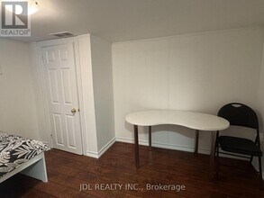 47 Anndale Dr in Toronto, ON - Building Photo - Building Photo