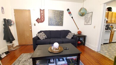 932 Mississippi St, Unit 1 in Lawrence, KS - Foto de edificio - Building Photo